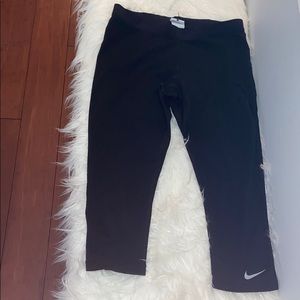 NIKE cropped athletic leggings